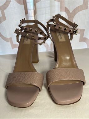Valentino studded block heel sandals in mauve-pink